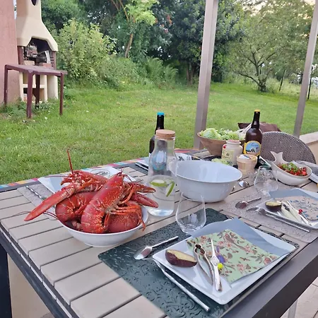 Le Clos De Tournes Bed & Breakfast 3*